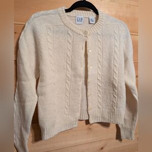 GAP Women's Ivory Cable Knit Cardigan.. Great Loved Condition.. Medium